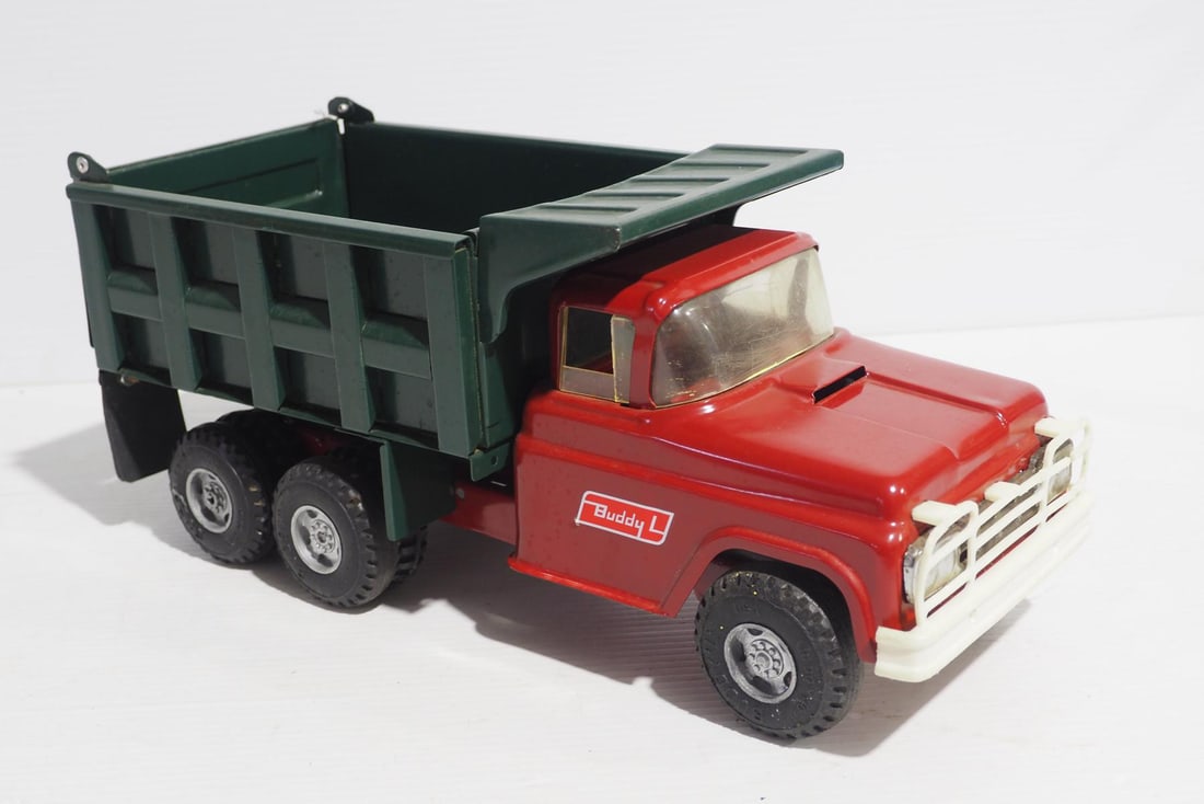 Buddy L dump truck (1 of 4)