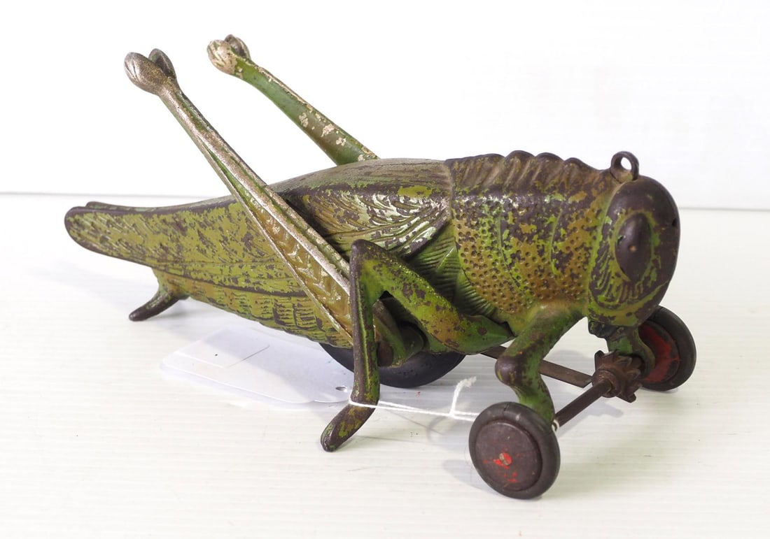 Hubley cast iron pull toy grasshopper (1 of 4)