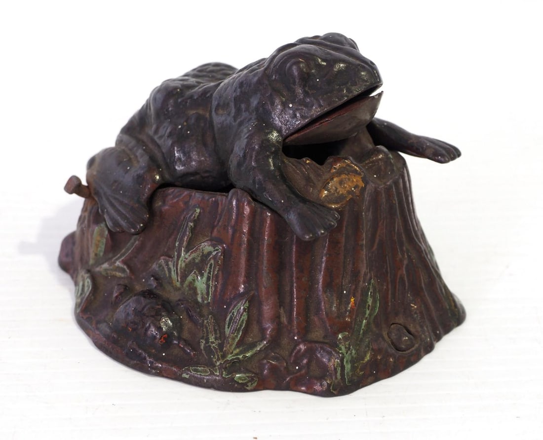 Cast iron frog on a stump mechanical bank (1 of 3)