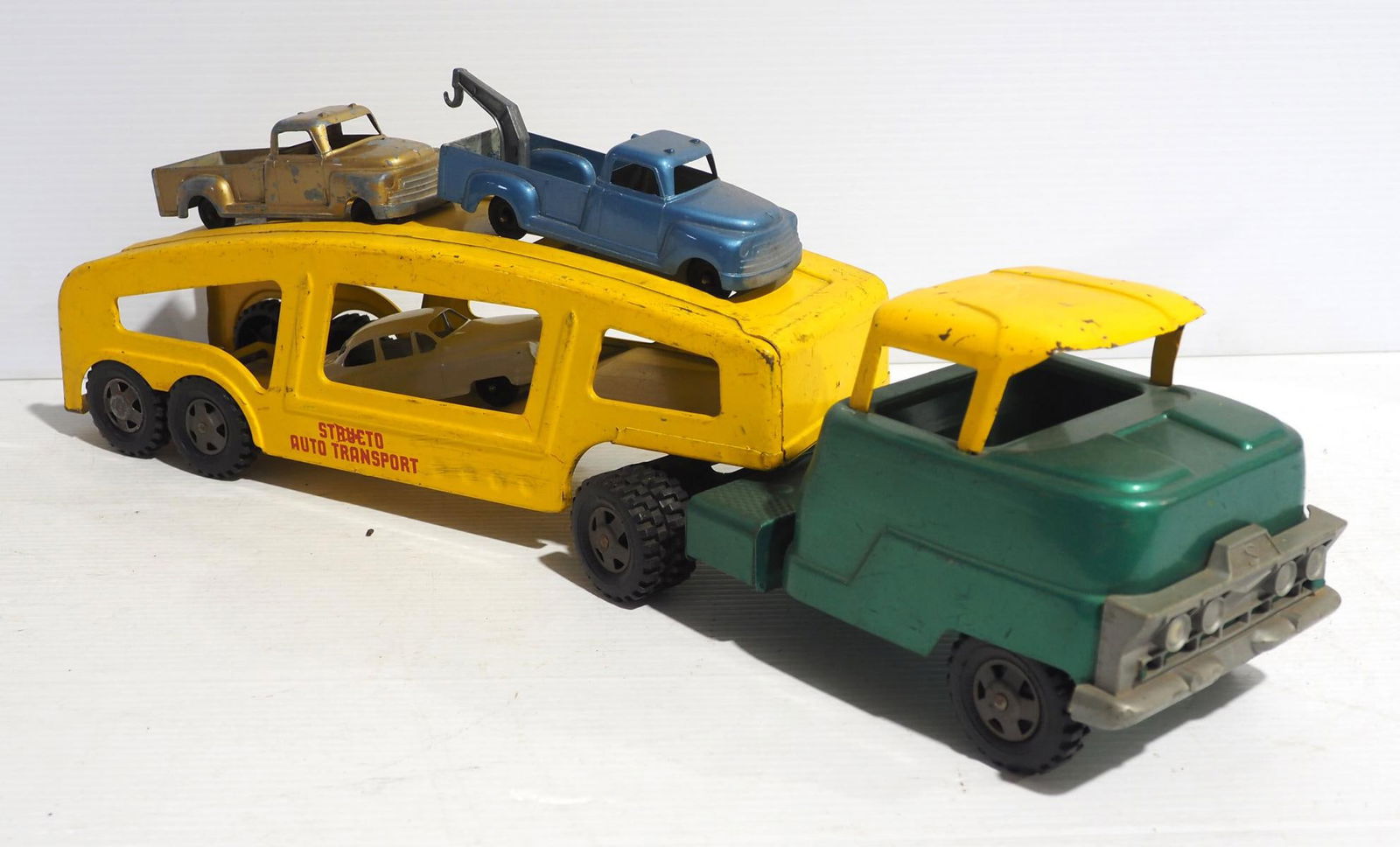 Structo Auto Transport truck (1 of 2)