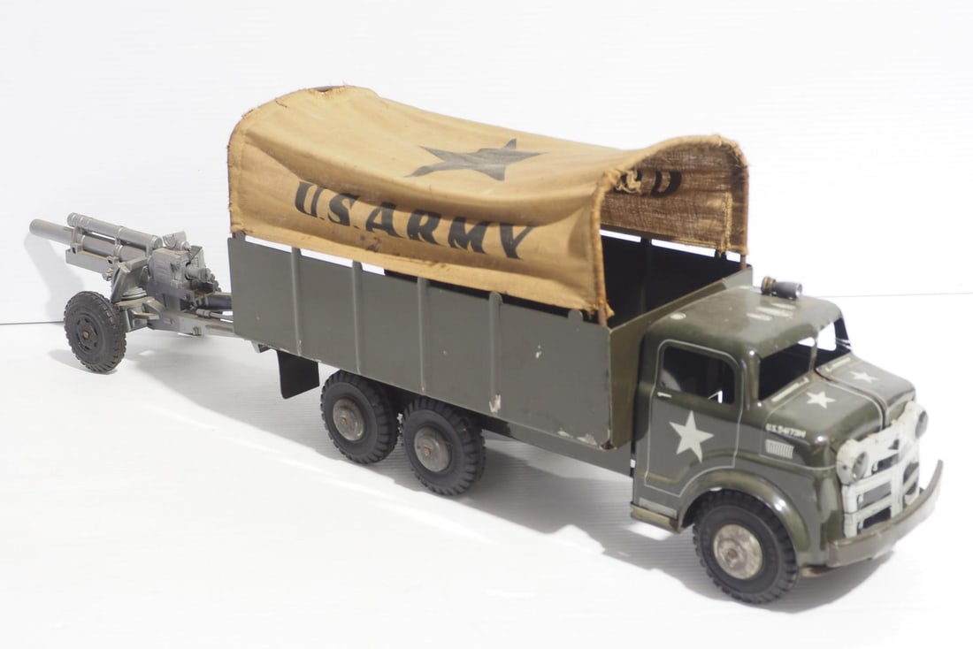 Lumar US Army truck with pull behind cannon (1 of 2)