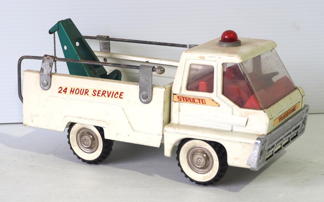 Structo 24-hr Service wrecker truck (1 of 3)