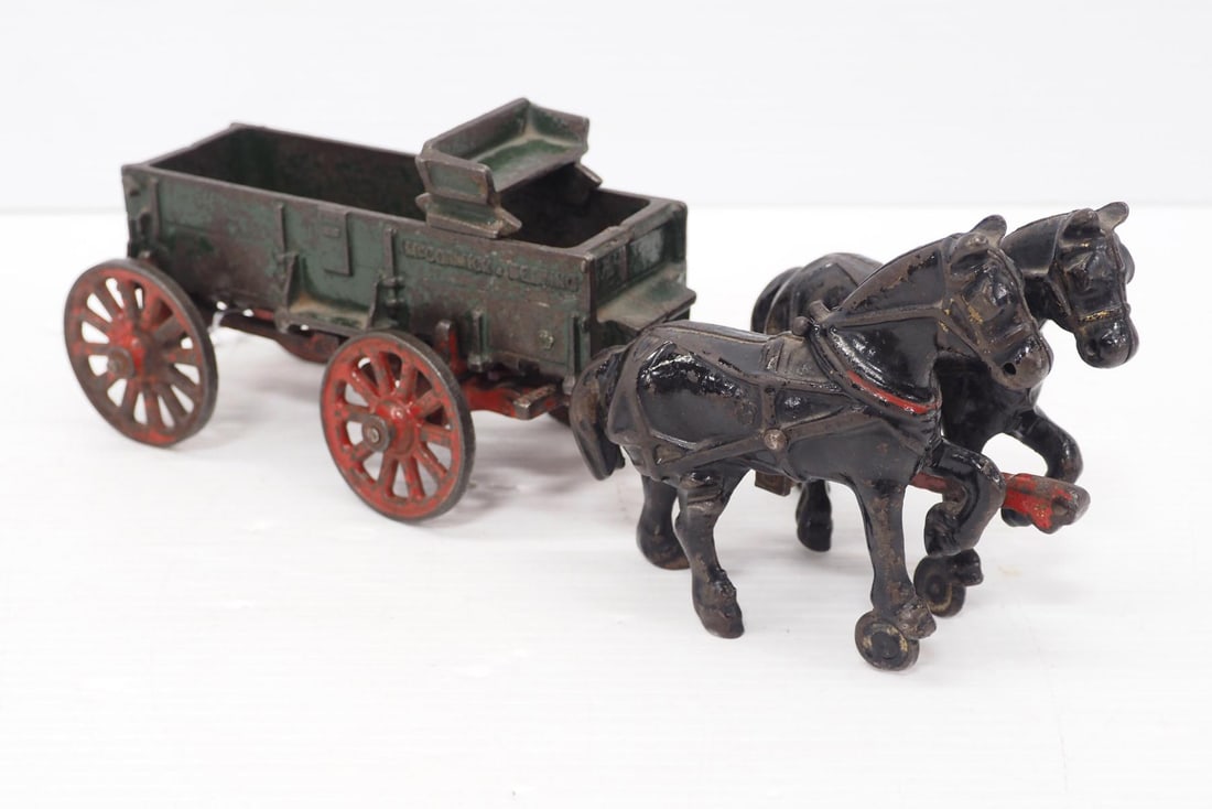 Cast iron McCormick Deering team of horses (1 of 4)
