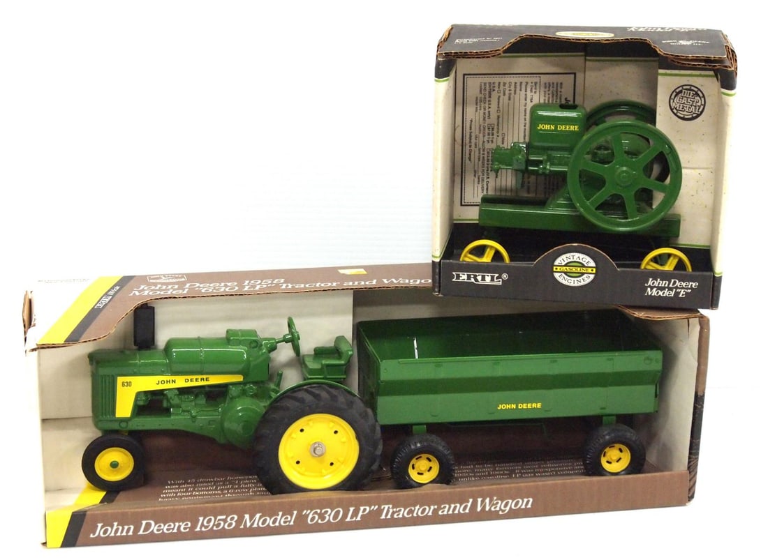 (2) Ertl John Deere scale toys (1 of 3)