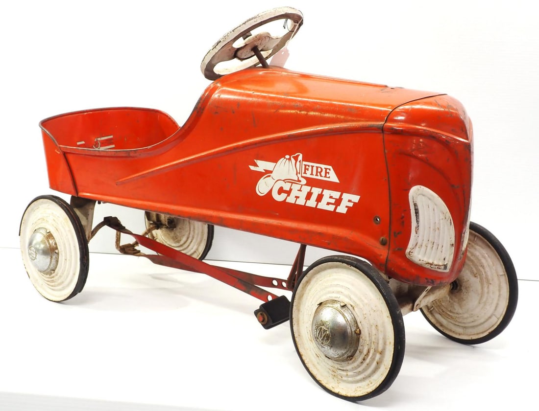 Murray Fire Chief pedal car (1 of 3)