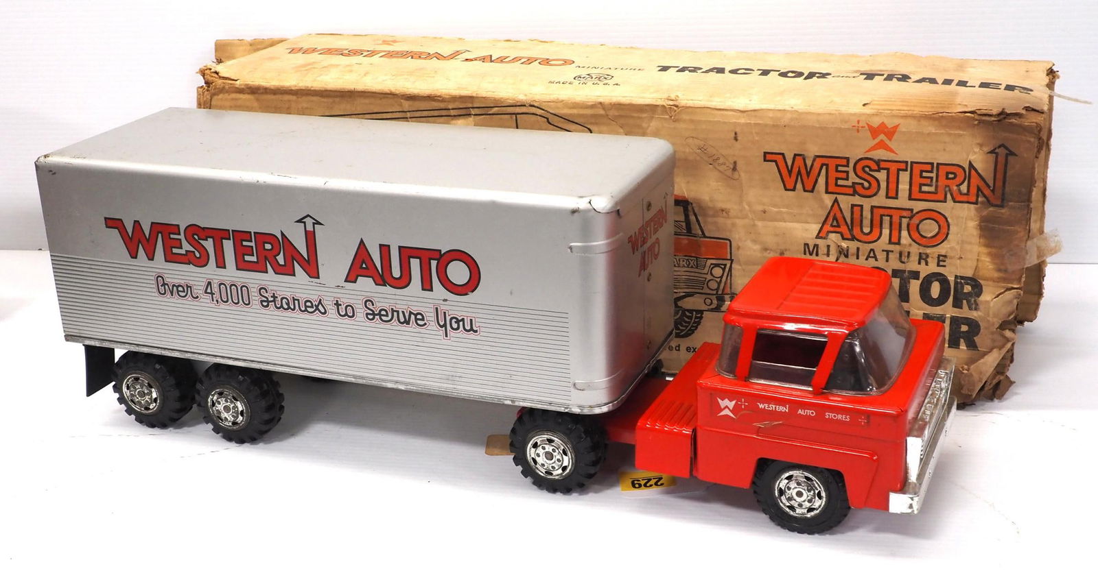 Marx Western Auto truck and trailer (1 of 4)