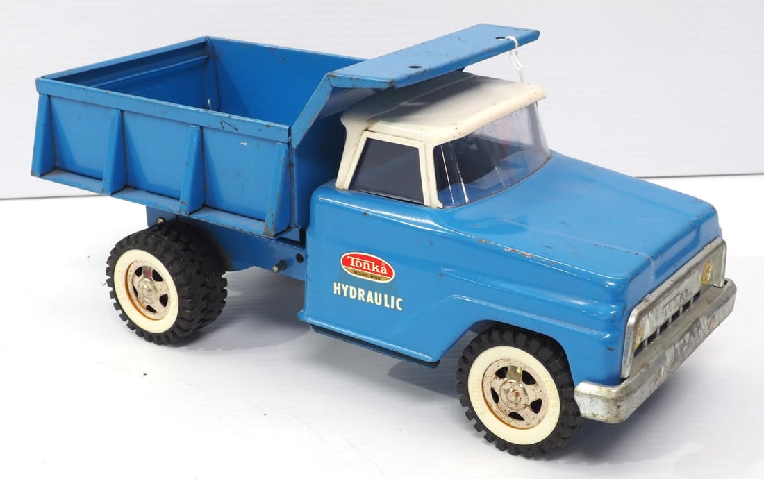 Tonka Hydraulic Dump Truck: Tonka pressed steel Hydraulic Dump Truck - Good, hydraulic works