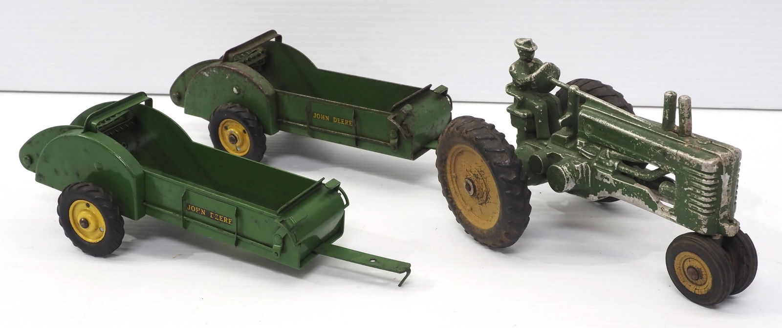 Arcade John Deere Tractor & (2) Eska Spreaders (1 of 5)