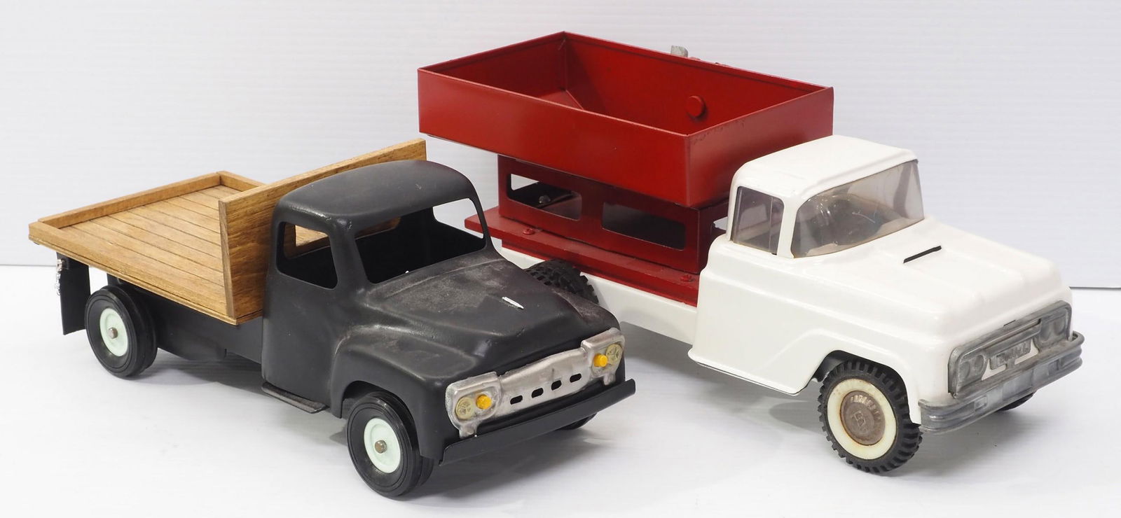 Buddy L Grain Truck & Flatbed Truck (1 of 4)