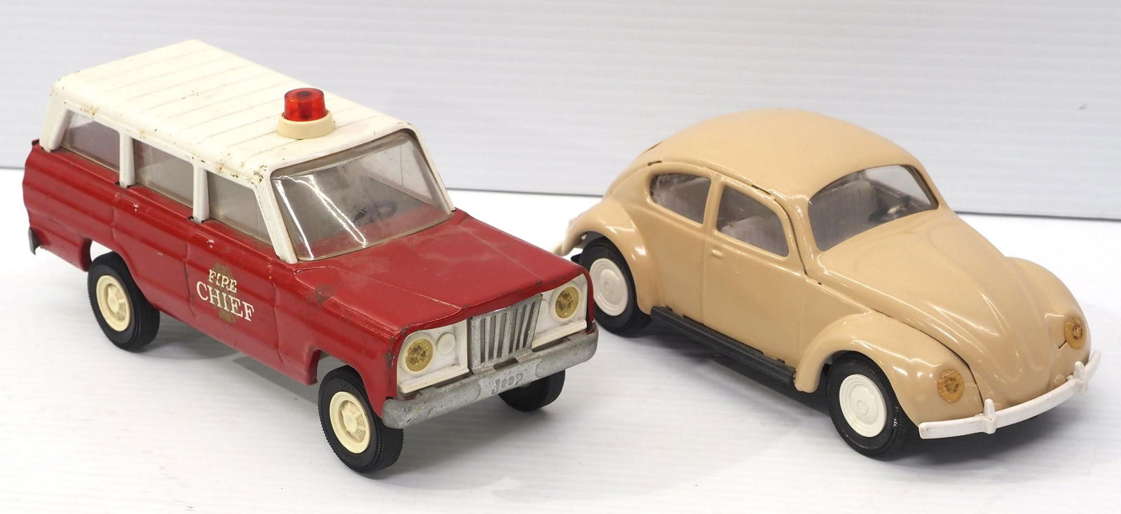 Tonka Fire Chief Jeep & Volkswagen Beetle (1 of 4)