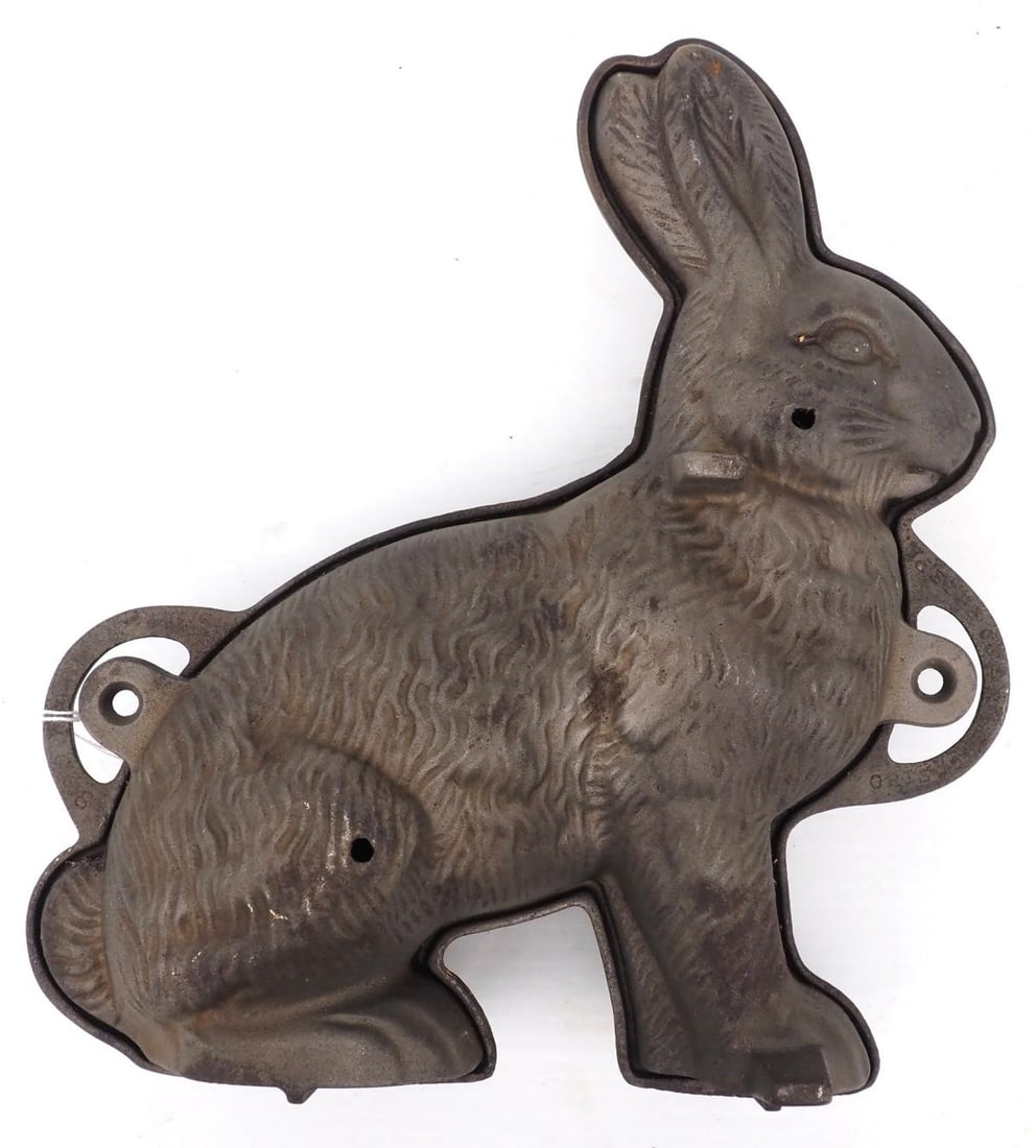 Griswold cast iron rabbit-shaped cake mold (1 of 5)