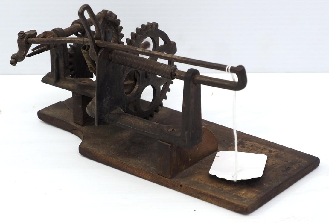 Early table-mount apple peeler (1 of 4)