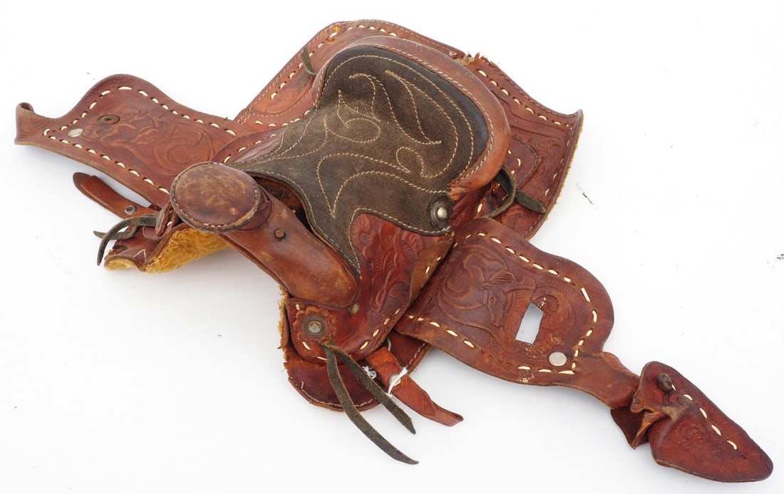 Miniature leather saddle (1 of 4)