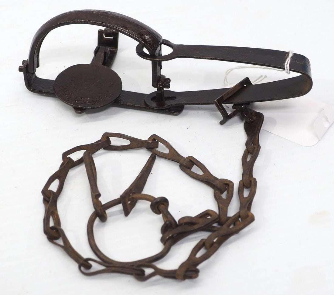 Newhouse Oneida Community No.0 trap (1 of 4)