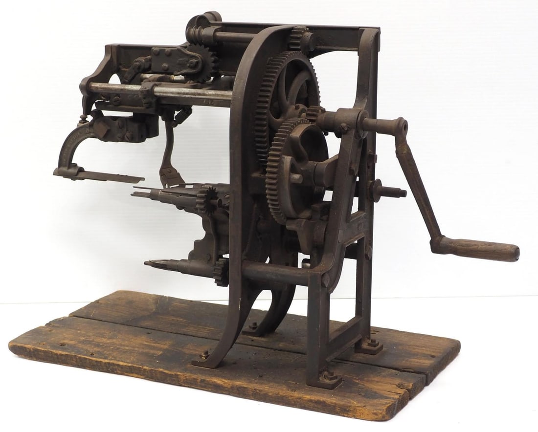 Cast iron table-top "Eureka 88" apple peeler (1 of 3)