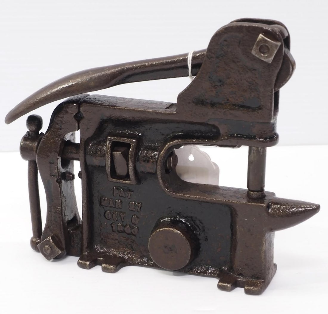 Pomeroy No.1 cast iron table-top hand riveter (1 of 4)