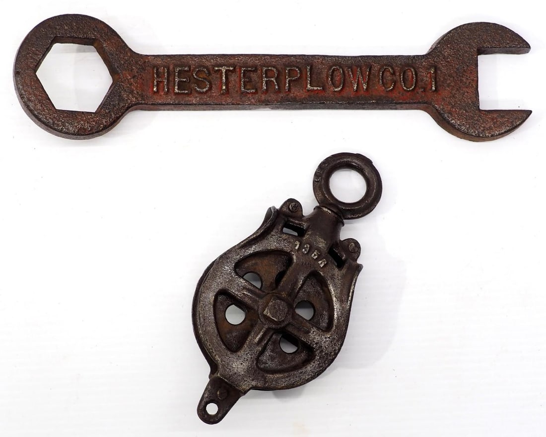 Hester Plow Co. wrench / Cast iron pulley (1 of 2)