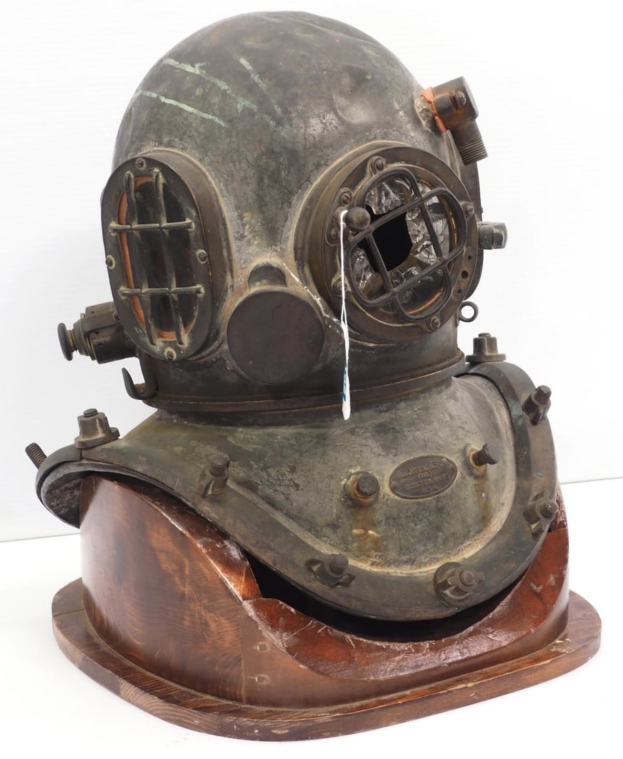Copper and brass diving helmet (1 of 12)