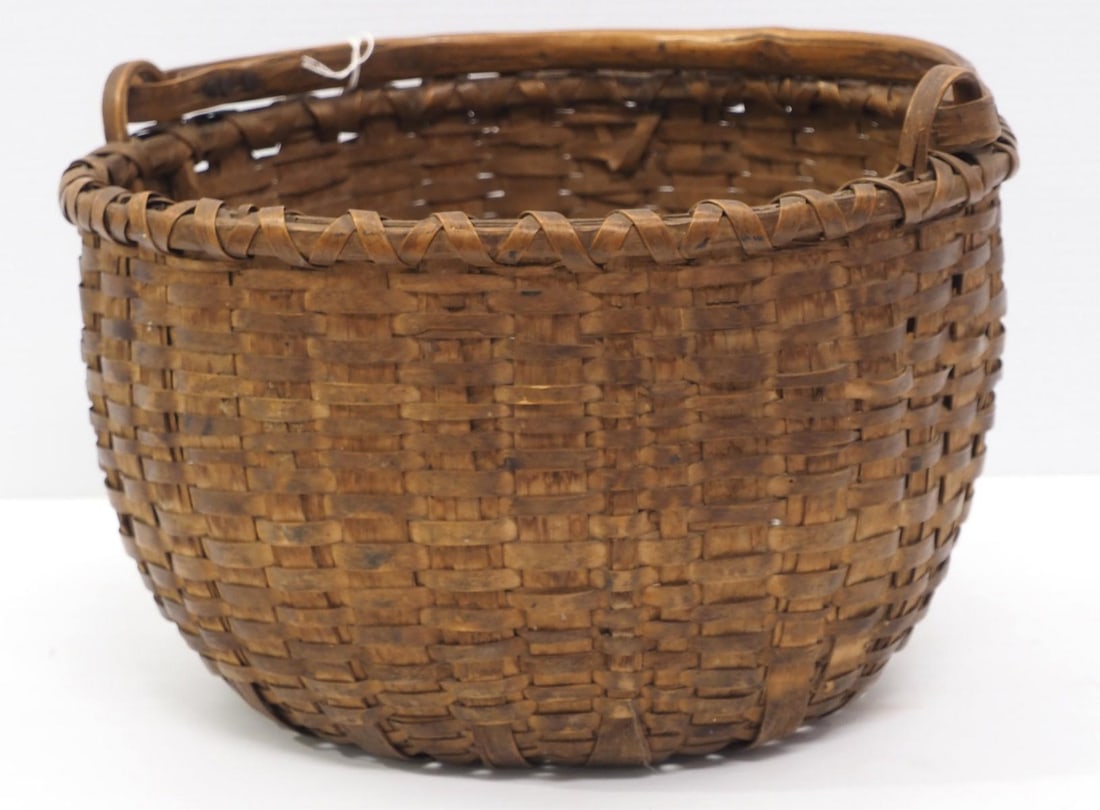 Handmade Eastern US swing-handle basket (1 of 4)