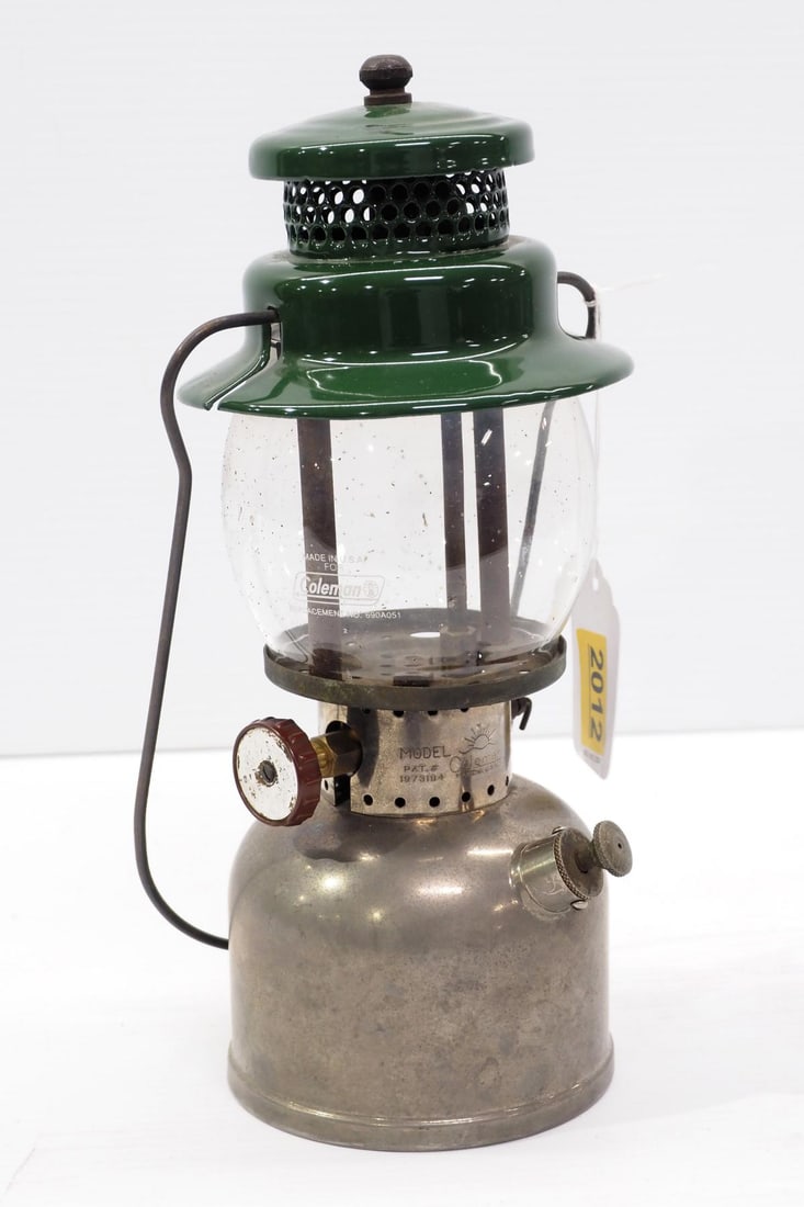 Coleman Model 242B lantern (1 of 3)