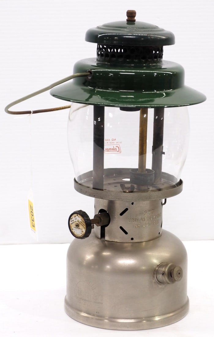 Coleman Model 237 lantern (1 of 4)