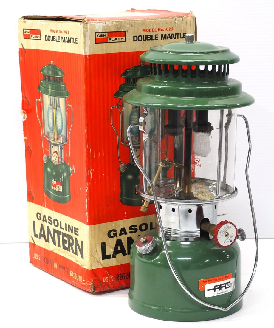 Ash Flash Model No.1022 2-Mantle Gasoline Lantern (1 of 2)