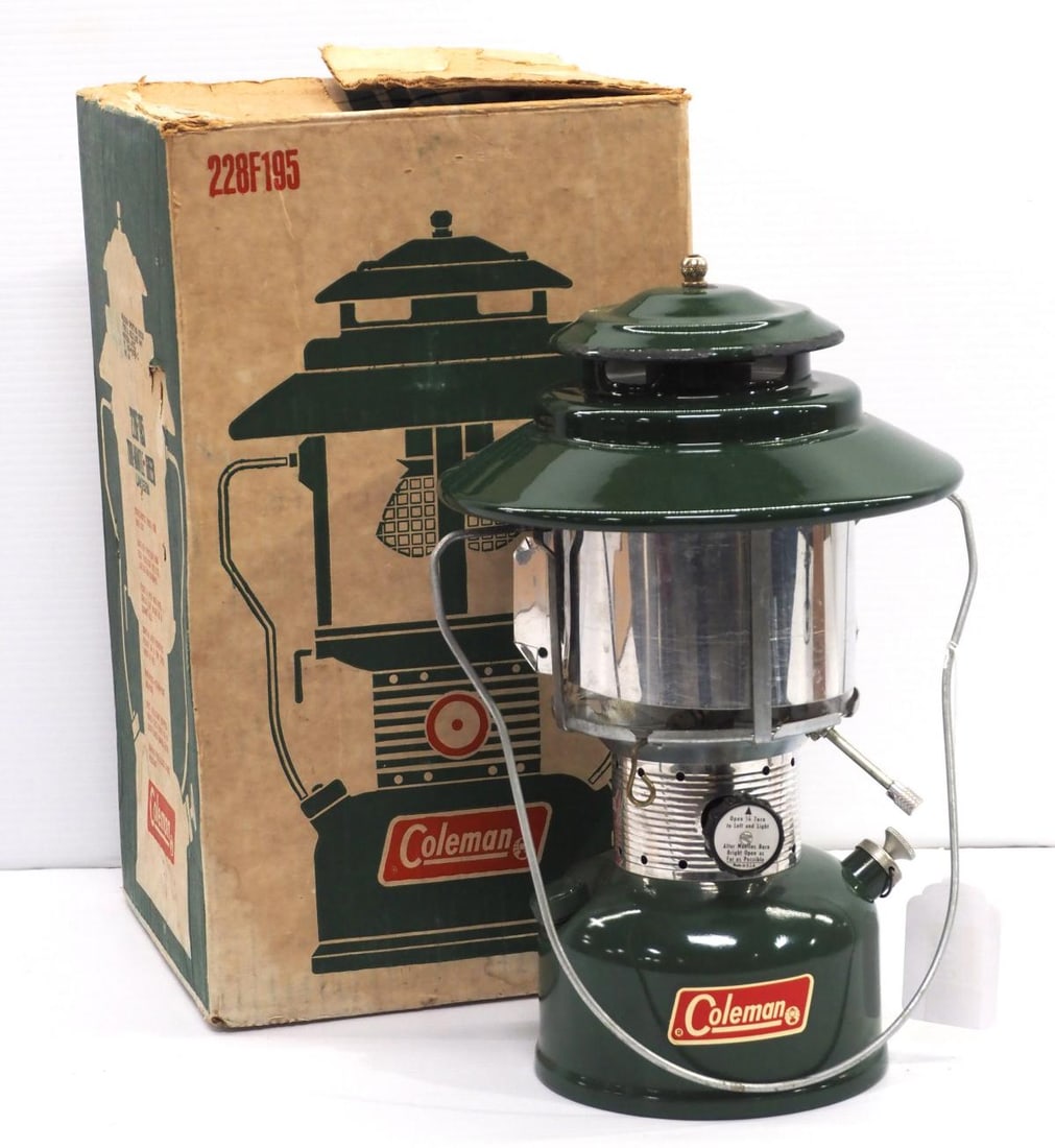 Coleman Model 228F 2-mantle Floodlight lantern (1 of 3)