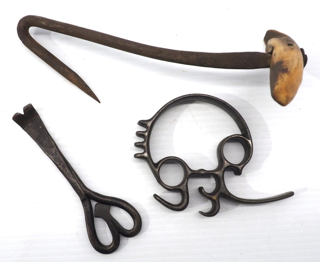 Kitchen tool / bone-handle hay hook / nail puller: Cast iron kitchen handy tool / bone-handle hay hook / heart-shaped hand-forged nail puller