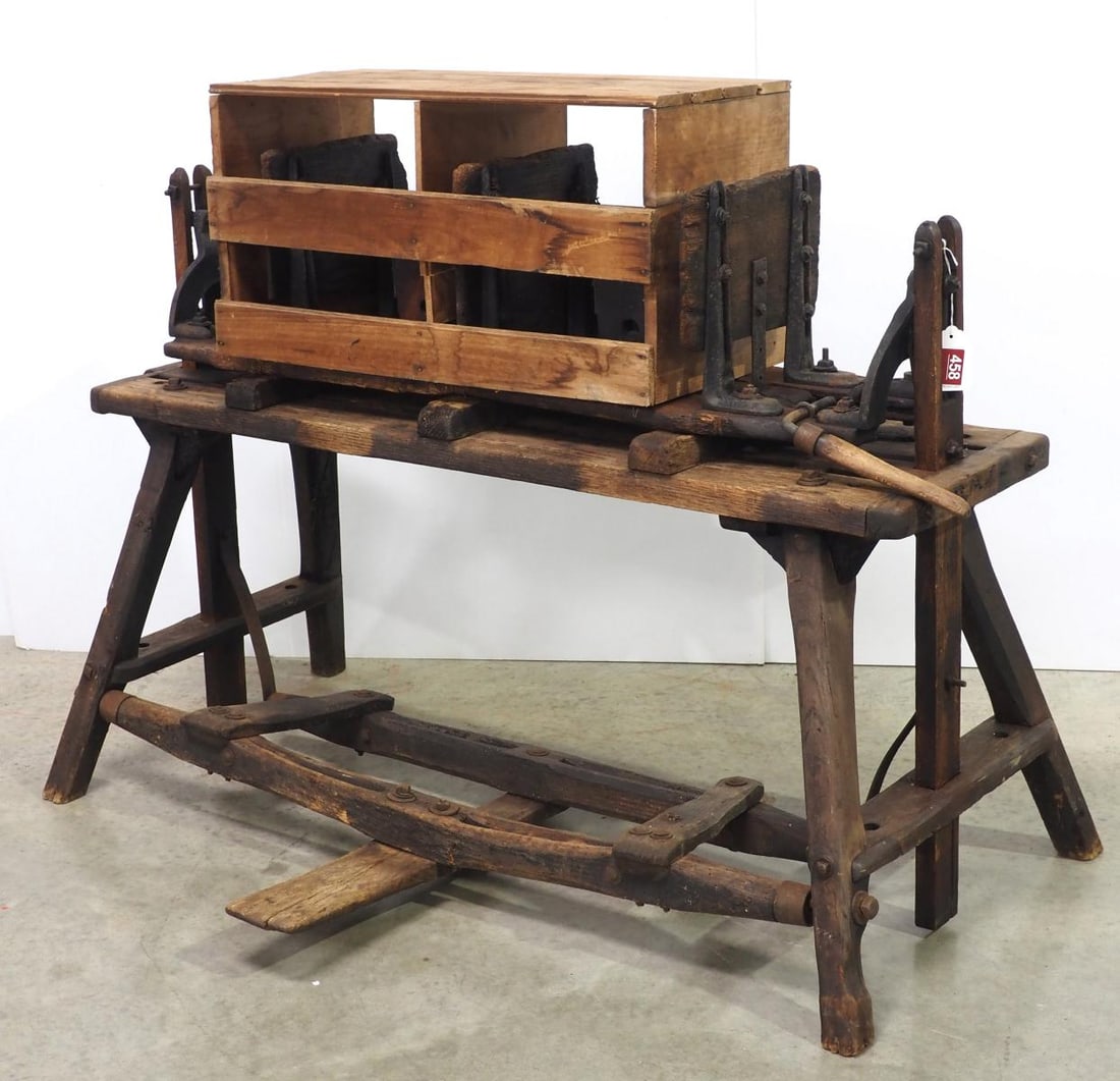 Floor model egg crate maker (1 of 4)