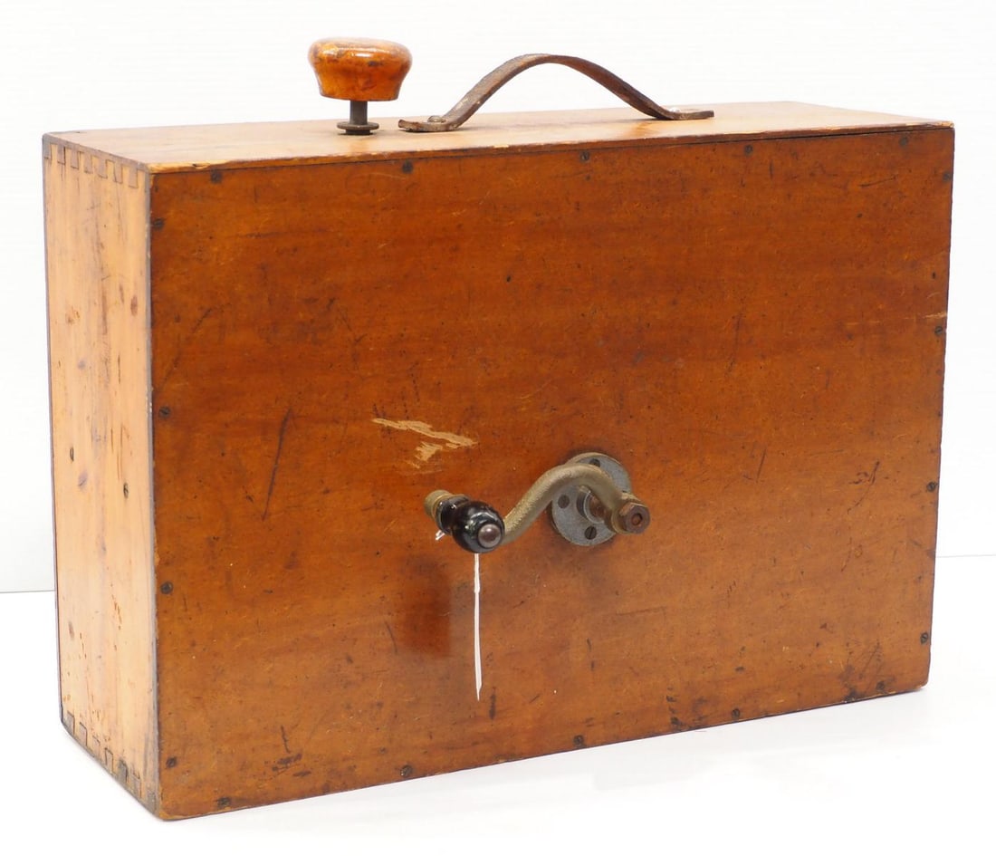 Unusual fog horn box (1 of 4)