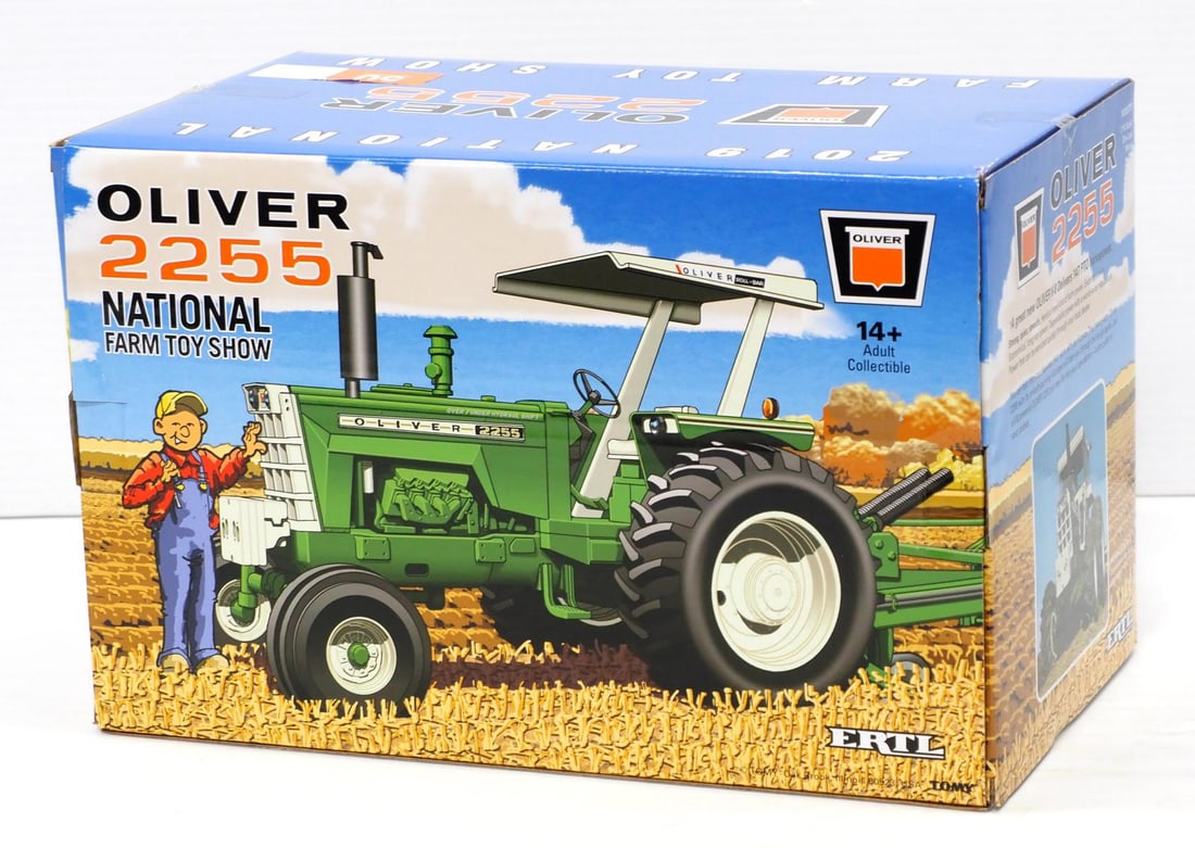 Ertl Toy Farmer Oliver 2255 Tractor (1 of 2)