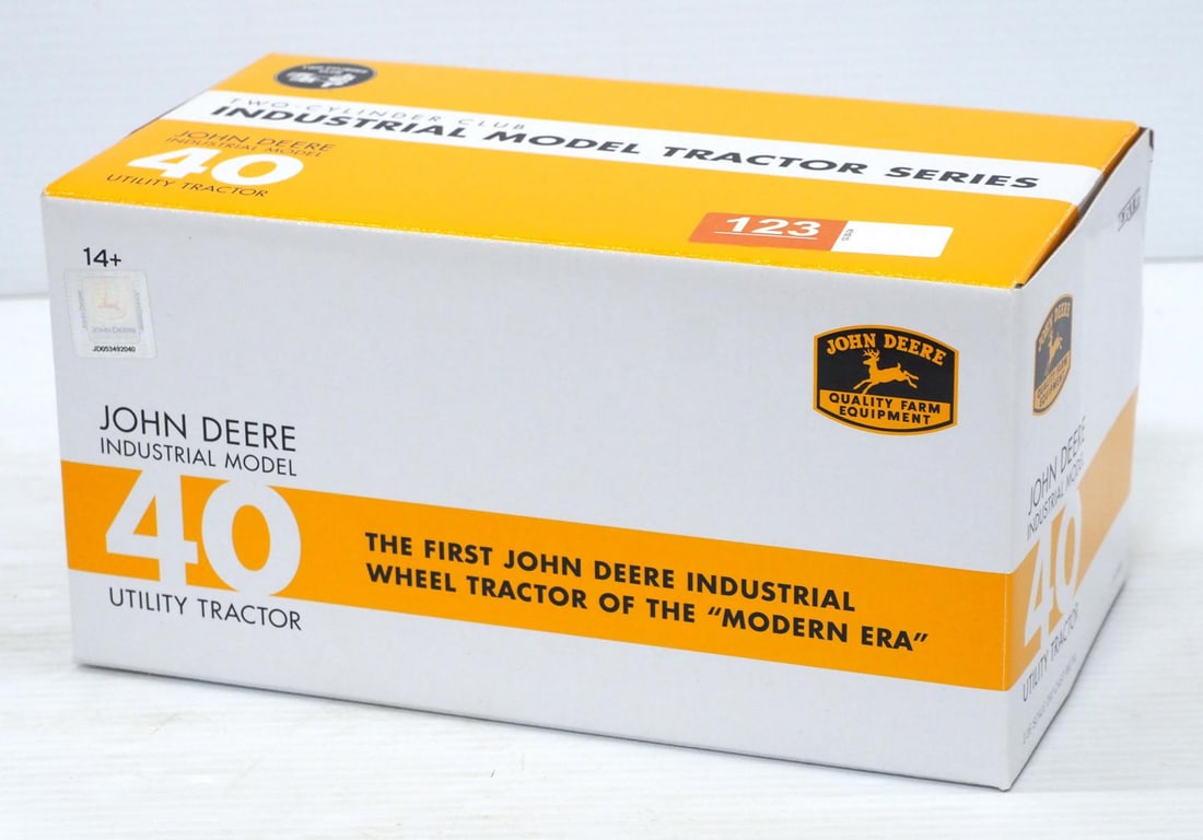 Ertl John Deere Industrial 40 Tractor (1 of 3)