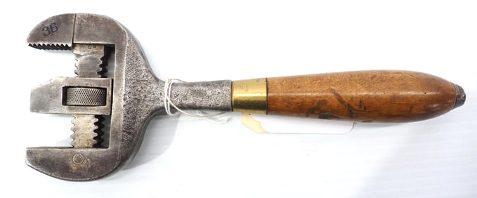 Star combination monkey/pipe wrench