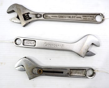 (3) Quick-adjust locking wrenches