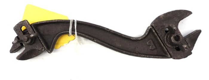 Double-end adjustable nut wrench