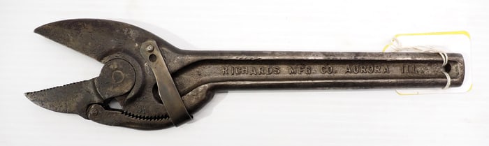 Shark quick-adjust pipe wrench