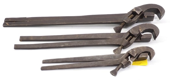 (3) Screw-adjust pipe tongs