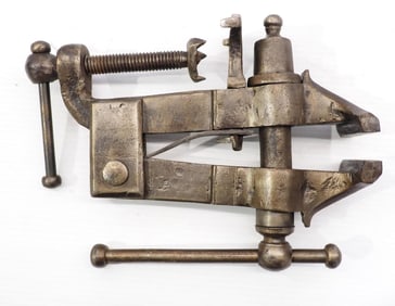 Hand-forged vise