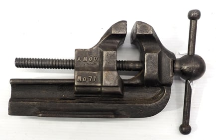 AMCO No.71 tabletop vise