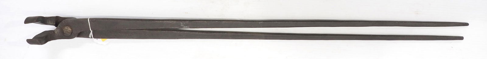 Long handle blacksmith tong: Long handle blacksmith tong