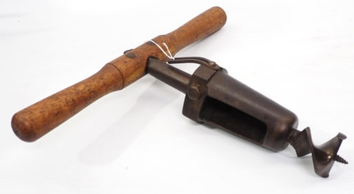 Wagon wheel hub auger