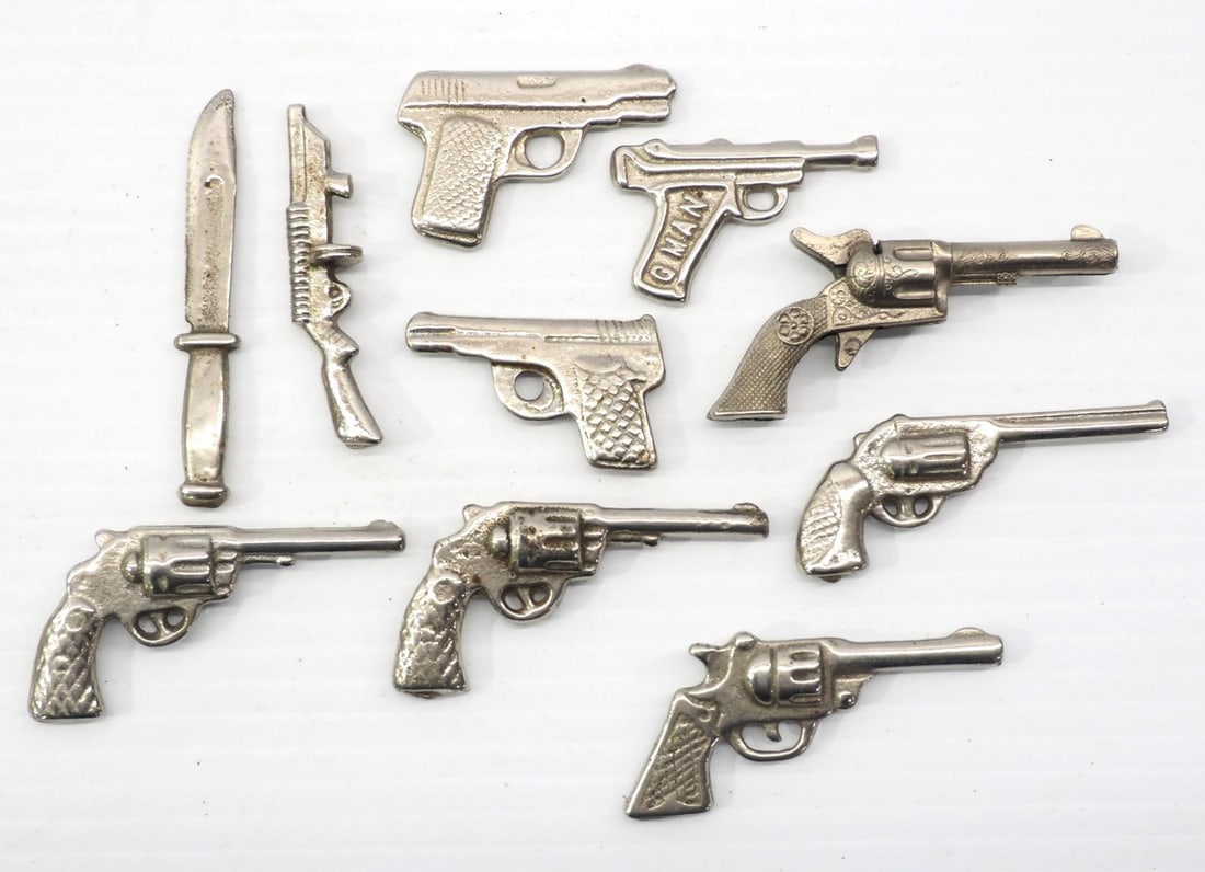 (10) Miniature cast iron guns: (10) Miniature cast iron guns, all about 2.5"L