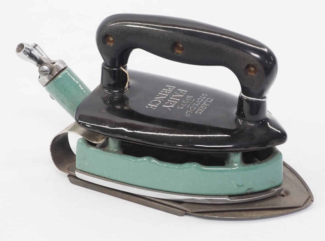 Fairy Prince No.375 gas iron: Fairy Prince No.375 gas iron by Clarks Stove Co. Ltd, with trivet - Very Good