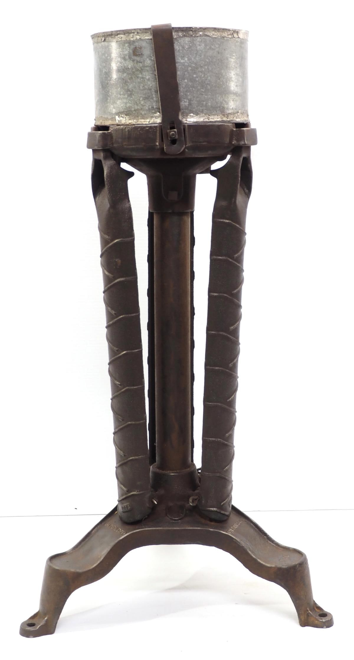 Cast iron hog oiler marked Wilson & Son (1 of 3)