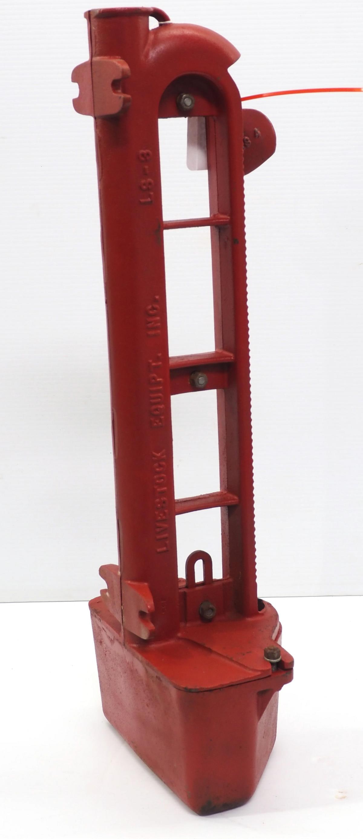 Livestock Equip. Co. Inc. L8-3 cast iron hog oiler (1 of 2)