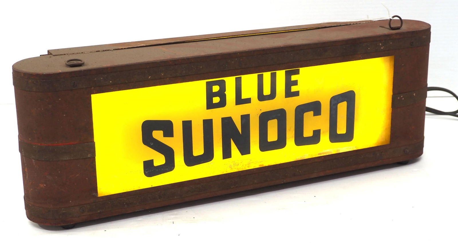 Blue Sunoco lighted sig (1 of 2)