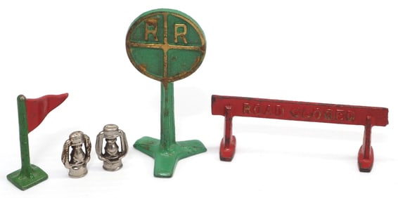 (3) Arcade signs & (2) lanterns