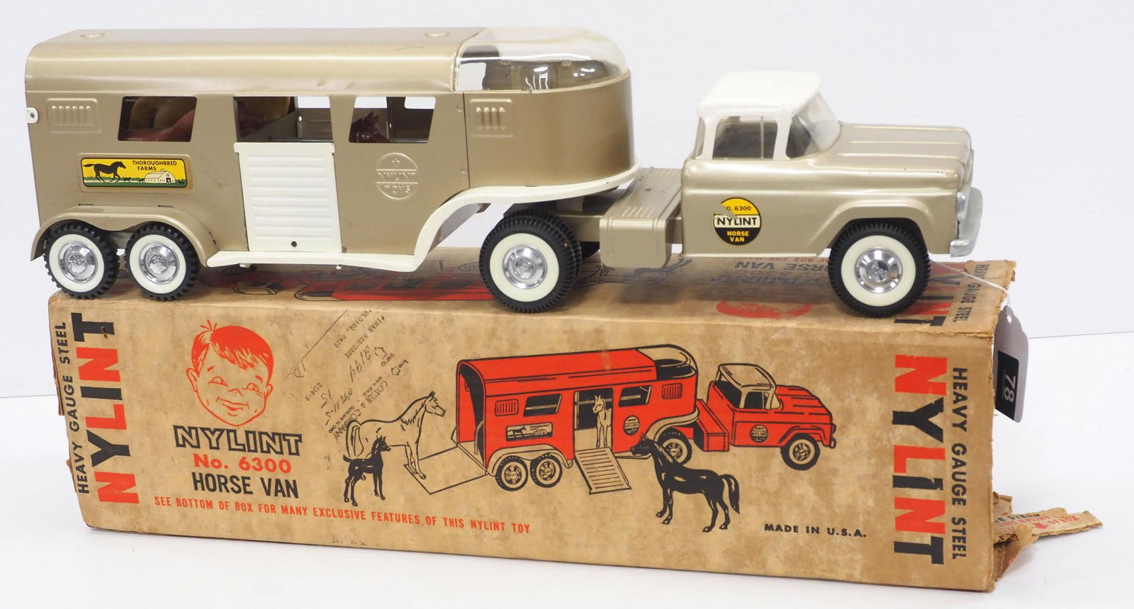 Nylint No.6300 Horse Van with 4 horses (1 of 2)