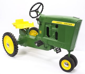John Deere 10 3-hole pedal tractor