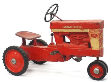 Farmall 560 pedal tractor